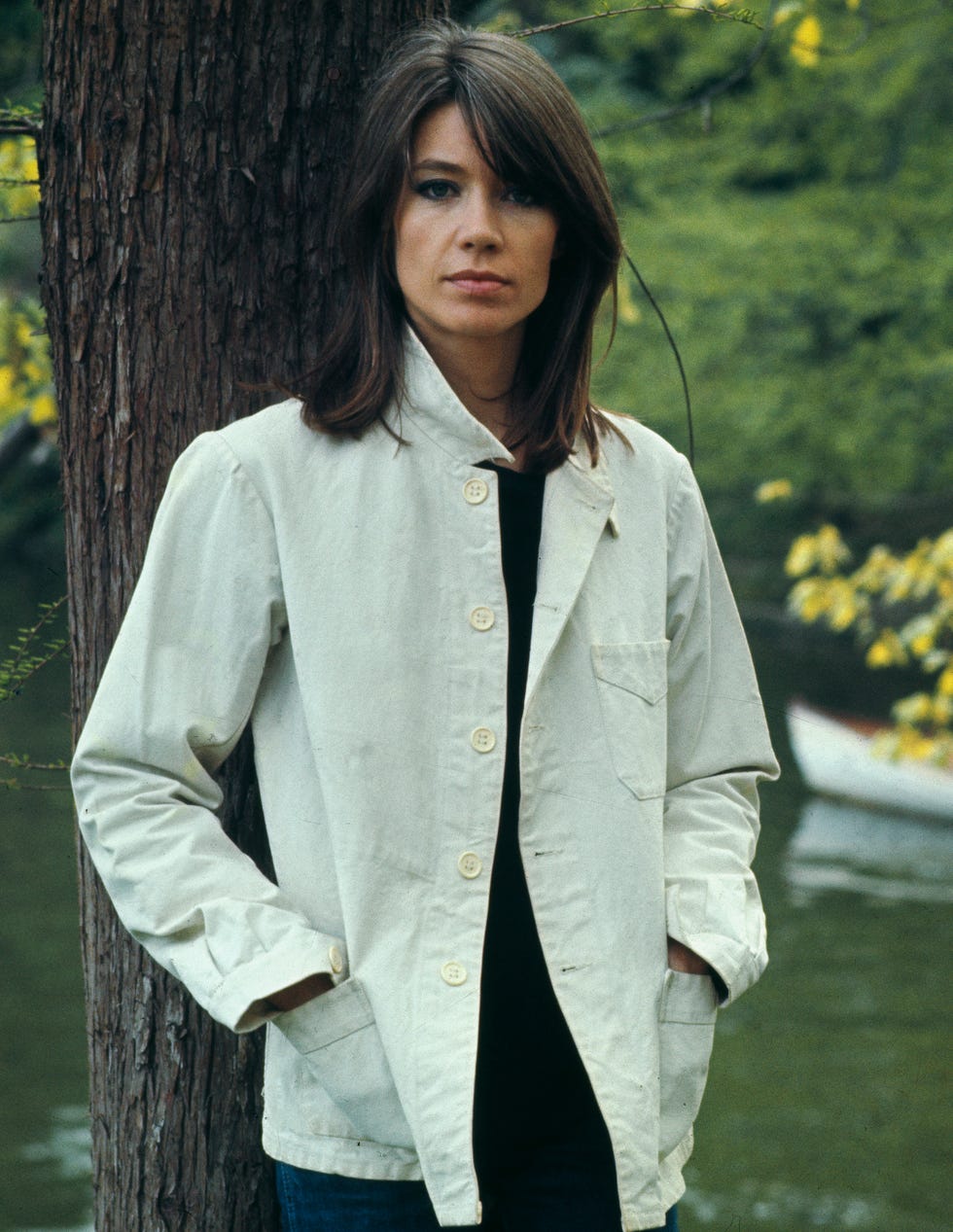 francoise hardy foto giovane stile look taglio capelli lunghi frangia laterale
francoise hardy foto giovane stile look taglio capelli lunghi frangia laterale