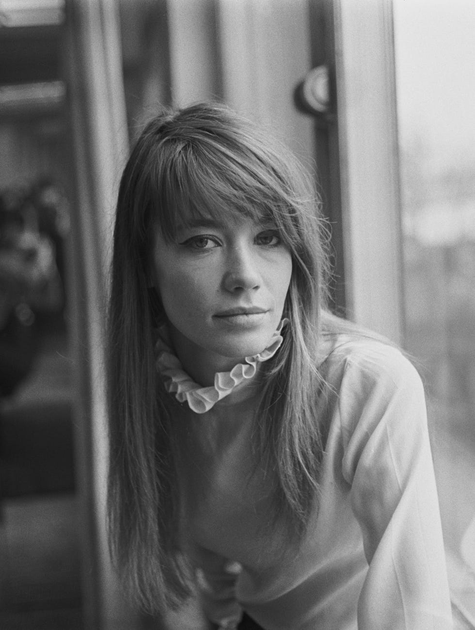 francoise hardy foto giovane stile look taglio capelli lunghi frangia laterale
francoise hardy foto giovane stile look taglio capelli lunghi frangia laterale