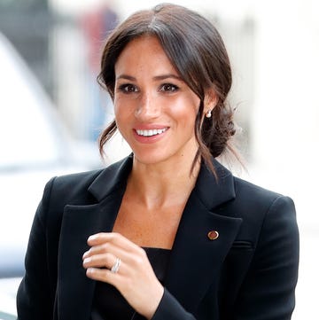 meghan markle foto stile look taglio capelli raccolti castano meghan markle foto stile look taglio capelli raccolti castano