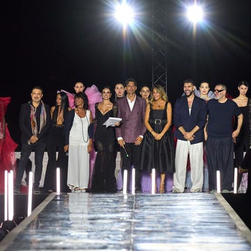 Ensemble 2026: designer e accademie sul palco finale finale di ensemble 2026 con designer, organizzatori, modelle e accademie di moda sulla passerella della terrazza del pincio a roma.
