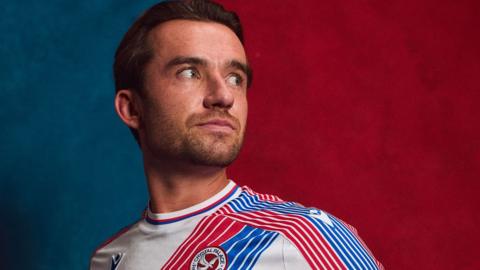 Ben Chilwell signs for Palace