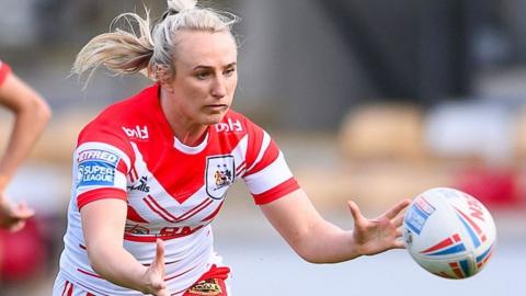 St helens player Jodie Cunningham, in red and white, passes the ball