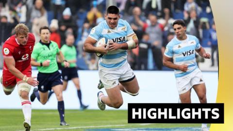 Joaquin Oviedo scores a try
