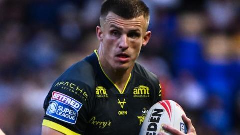 Ash Handley in action for Leeds Rhinos against Warrington Wolves