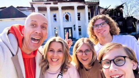 Mike Thakur and his family in front of the Tennessee mansion