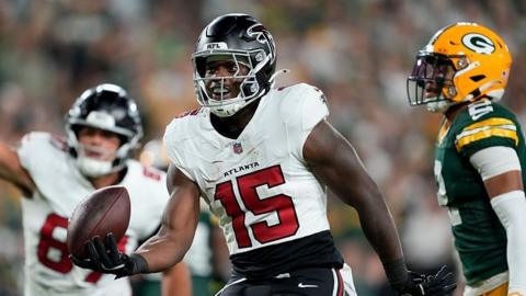 Brian Robinson Jr celebrates scoring a touchdown for the Atlanta Falcons