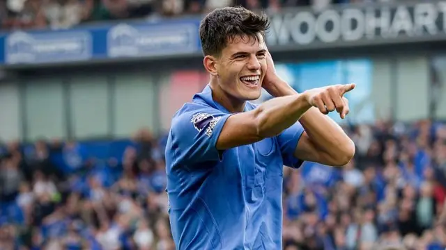 Chema Andres of Brighton & Hove Albion celebrates scoring