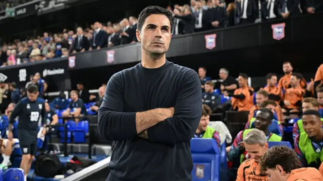 Mikel Arteta with his arms folded on the touchline