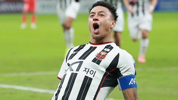 Jesse Lingard celebrates