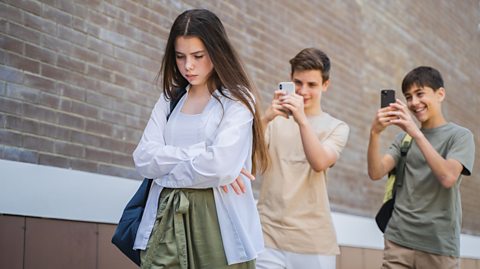 Misogyny: More boys are seeing anti-women content online