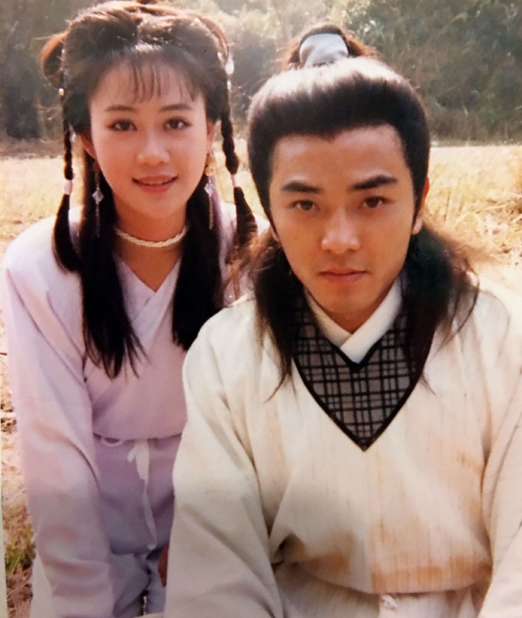 1991年首拍古裝劇《血璽金刀》已做女一，跟22歲做男二的鄭伊健合作。