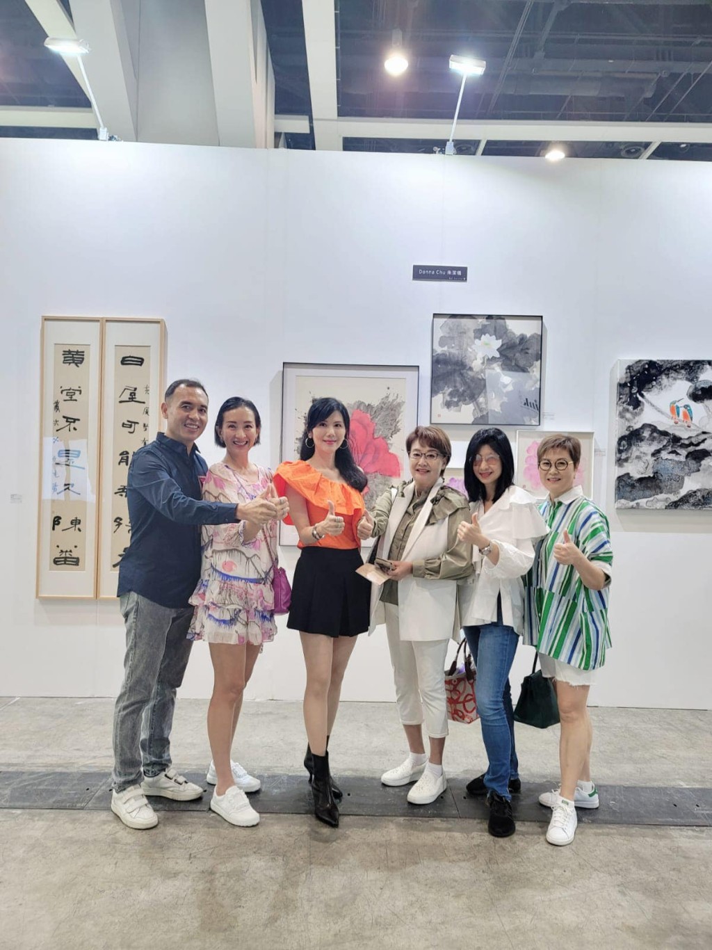 朱潔儀早前開畫展，梁佩瑚都有捧場。