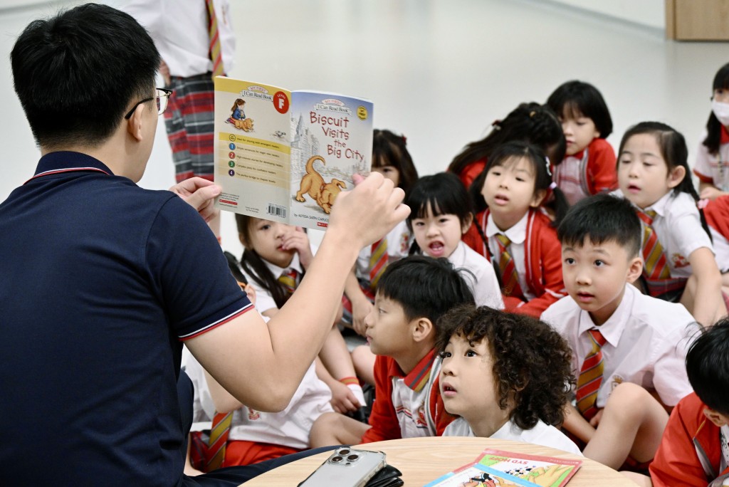 安基司學校小學部在今個學年開始推動資優教育。 透過請學生重新設計圖書的封面、改寫故事結局，或評鑑故事主人翁行為，都可以深化思考。