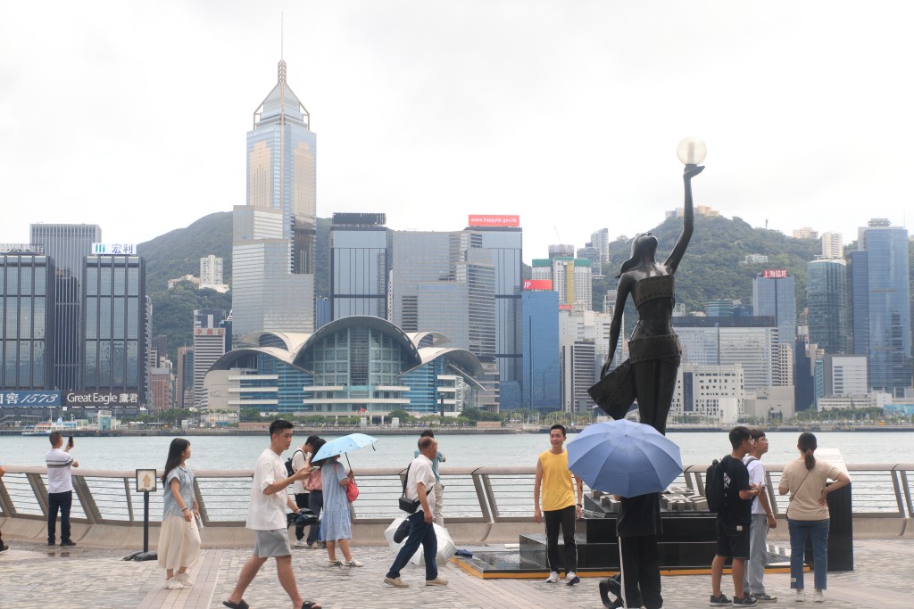 多項數據未達標，有業界人士歸咎於香港景點老化，對旅客吸引力下降。