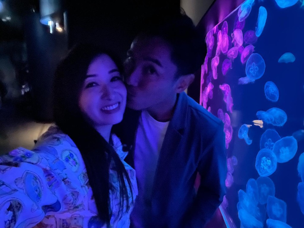 兩人早前慶祝結婚周年。