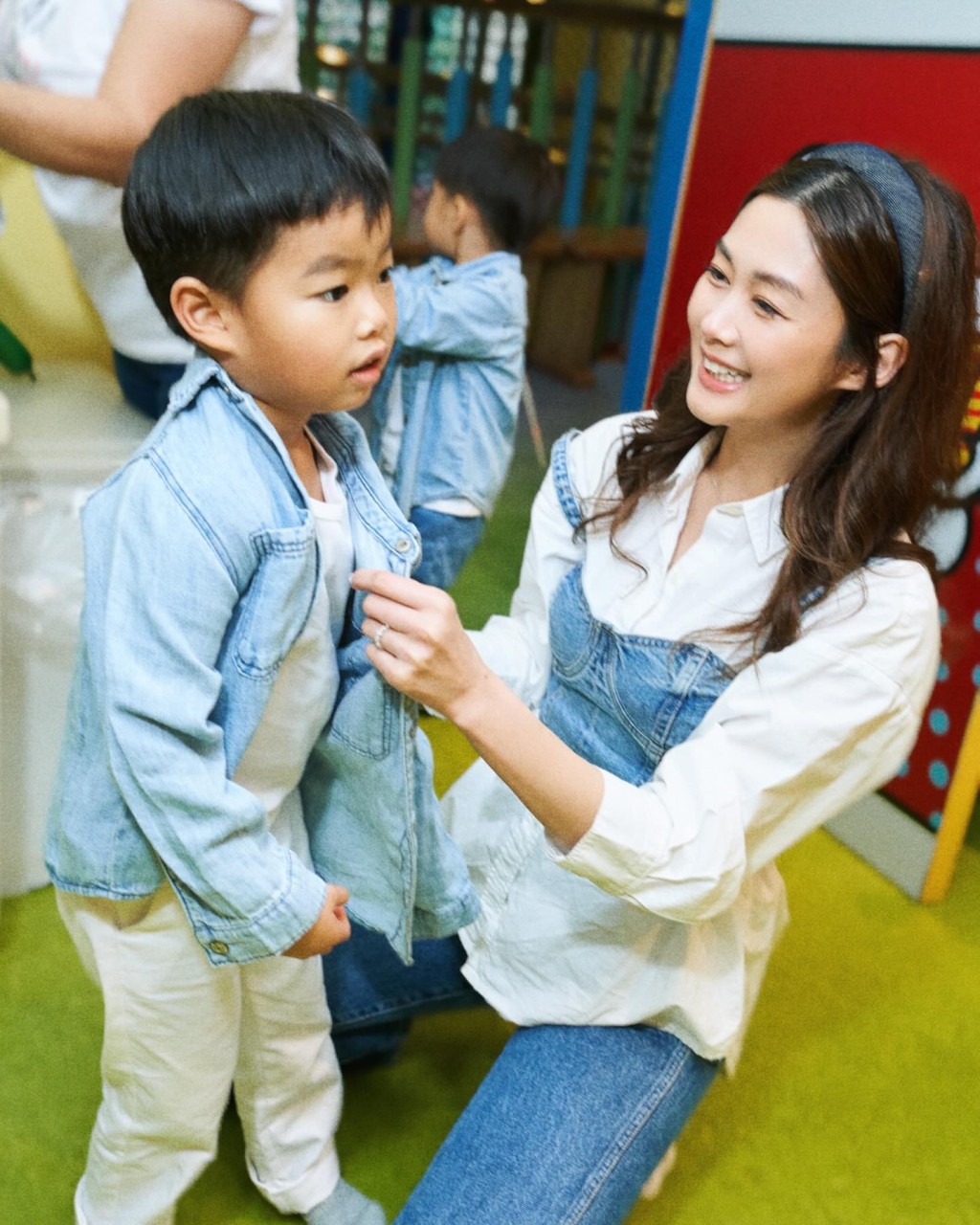 岑麗香為大仔慶祝生日。