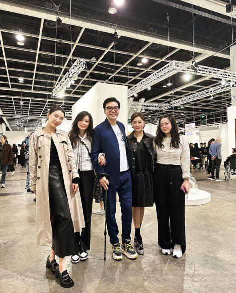 鍾鎮濤一家曾去Art Basel。