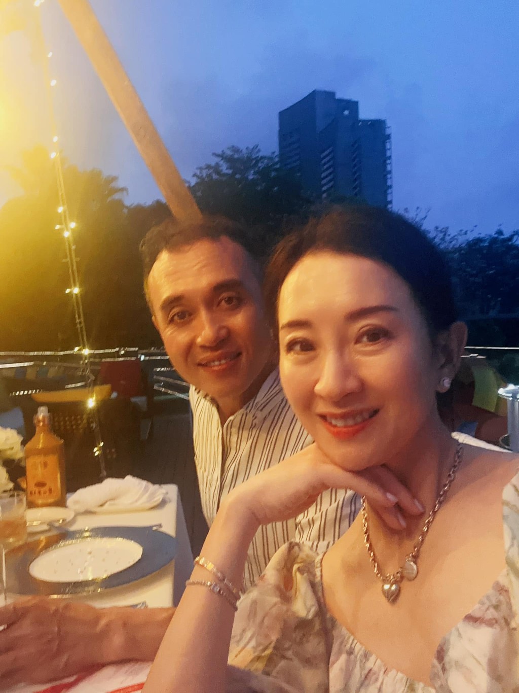 去年4月回三亞辦婚禮的酒店慶祝結婚周年。  ​