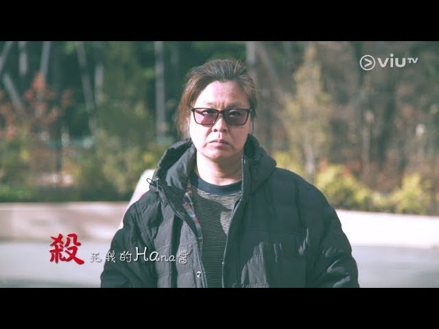 鍾雪瑩有超過40首填詞作品，包括ERROR節目《花姐ERROR遊》的主題曲《殺死我的經理人》。