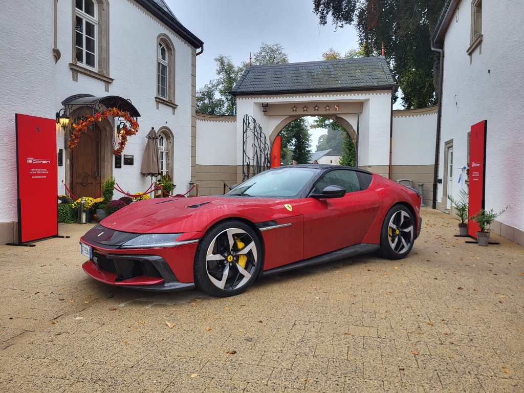 Ferrari 12Cilindri重點是一個劃時代科幻創新外形設計。