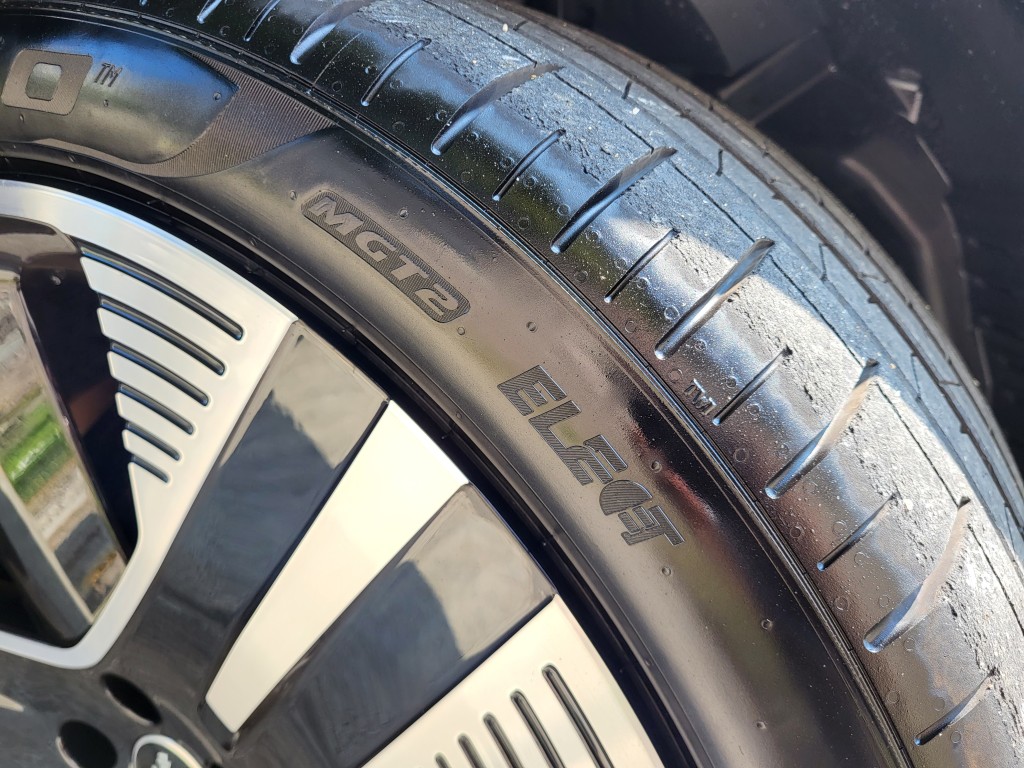 瑪莎拉蒂Maserati Grecale Folgore電動車配備Pirelli P Zero Elect專用車胎。