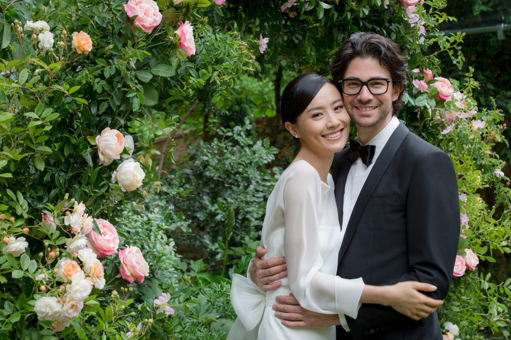 陳法拉2019年與法籍老公Emmanuel Straschnov結婚。