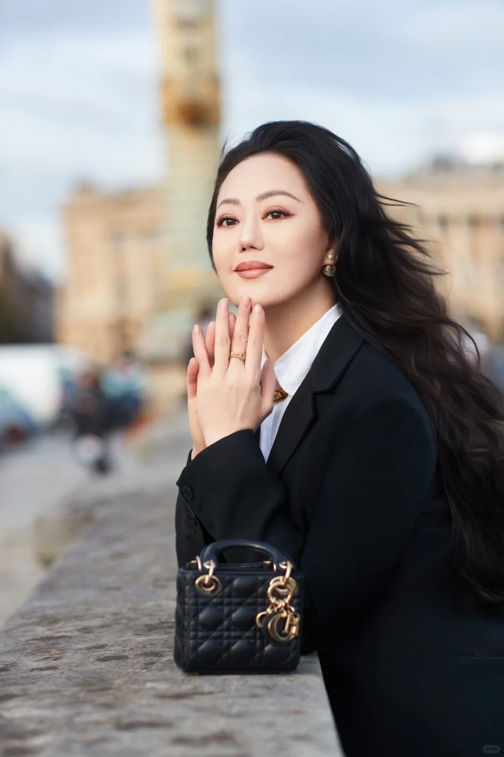 章小蕙已屆花甲之年仍能保持皮膚白皙、氣質優雅，凍齡美貌讓人驚艷。