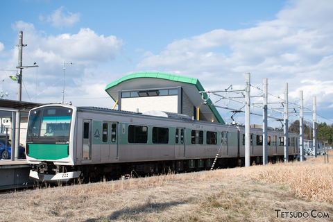 「鉄道版EV」ってなに? 電車なのに「架線がない区間」を走る車両とは