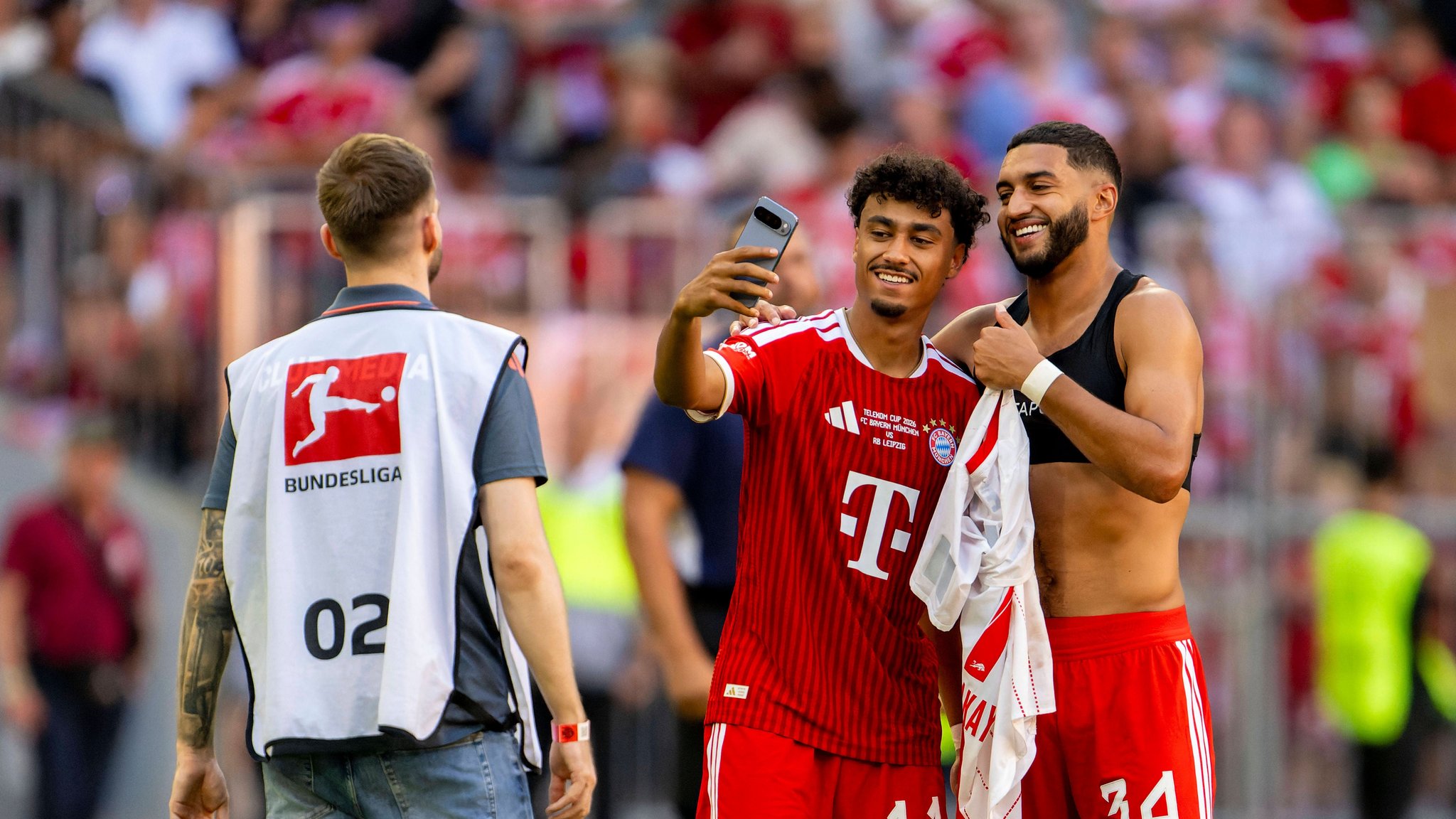 Nathaniel Brown und Ismael Saibari ( | Bild: picture-alliance/dpa Nathaniel Brown und Ismael Saibari (