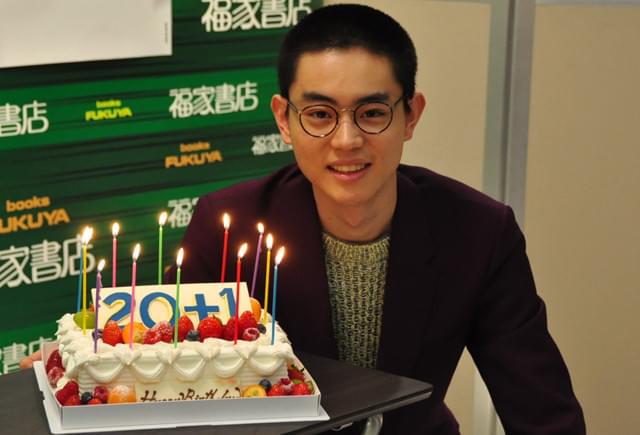 菅田将暉、写真集で女装に目覚めた?「いつか芝居でもやってみたい!」