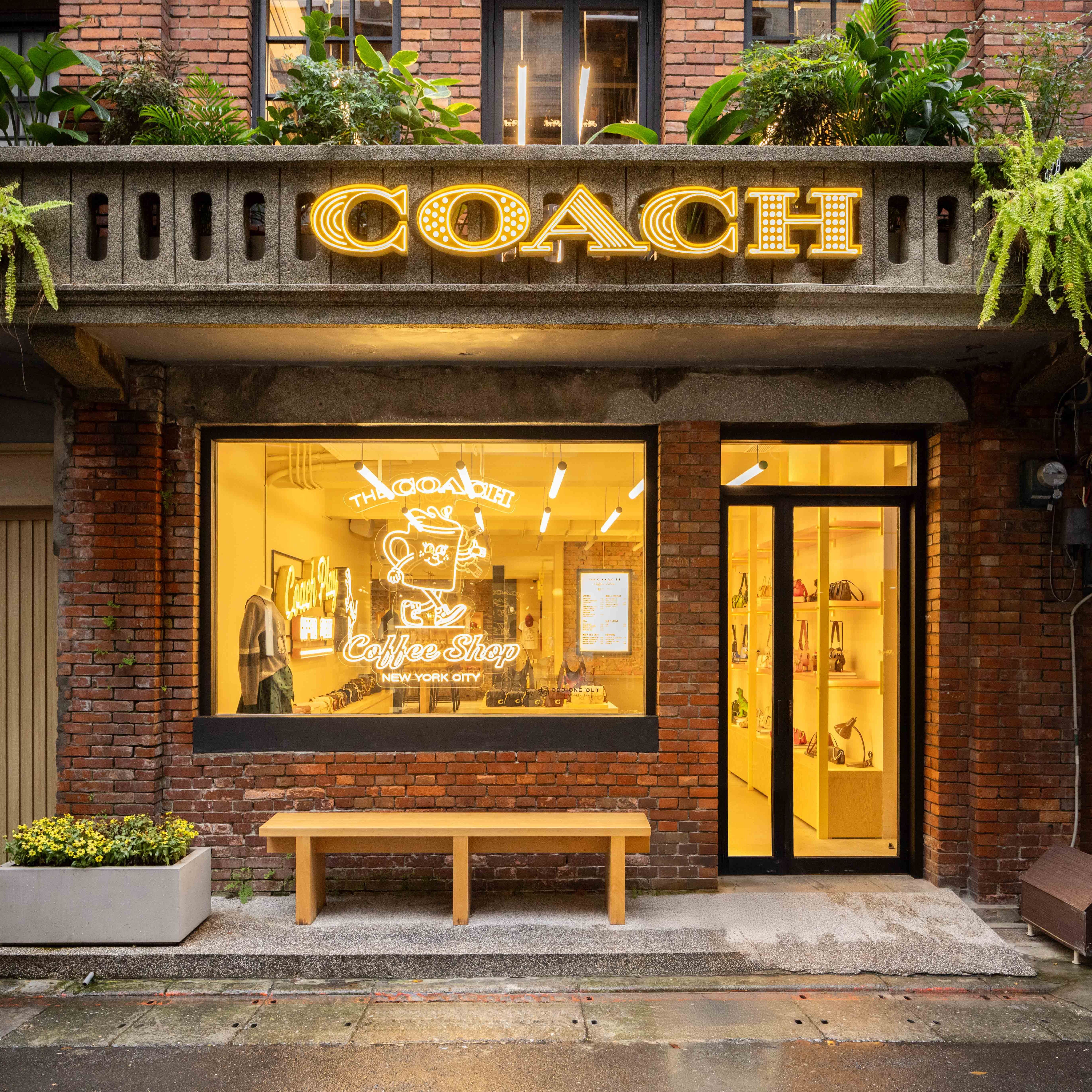 赤峰街新地標！Coach全新概念店展示「Coach Play」系列與專屬咖啡店，打造沉浸式感官體驗空間