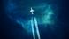 Flugzeug mit Kondenzstreifen am Himmel Flugzeug mit Kondenzstreifen am Himmel