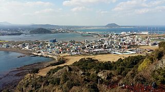 城山日出峰から