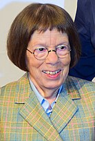 Linda Hunt in 2015