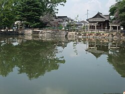 清山神社と堀