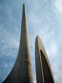 Die Afrikaanse Taalmonument in Paarl (Wes-Kaap) versinnebeeld die invloed van ander tale in die ontstaan van Afrikaans.