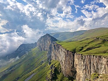 Դիմաց լեռ